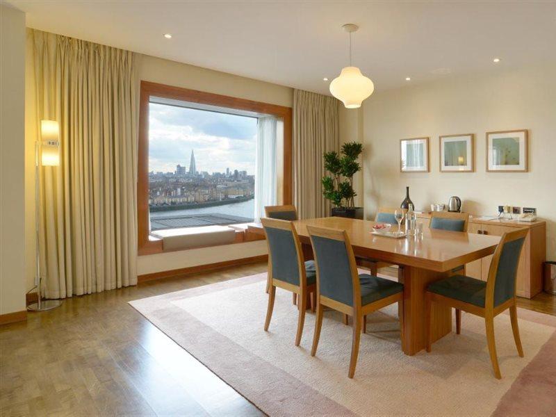 Canary Riverside Plaza Hotel Лондон Экстерьер фото A dining room