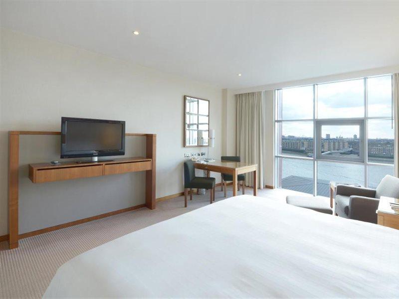 Canary Riverside Plaza Hotel Лондон Экстерьер фото A room at the Hilton London Heathrow