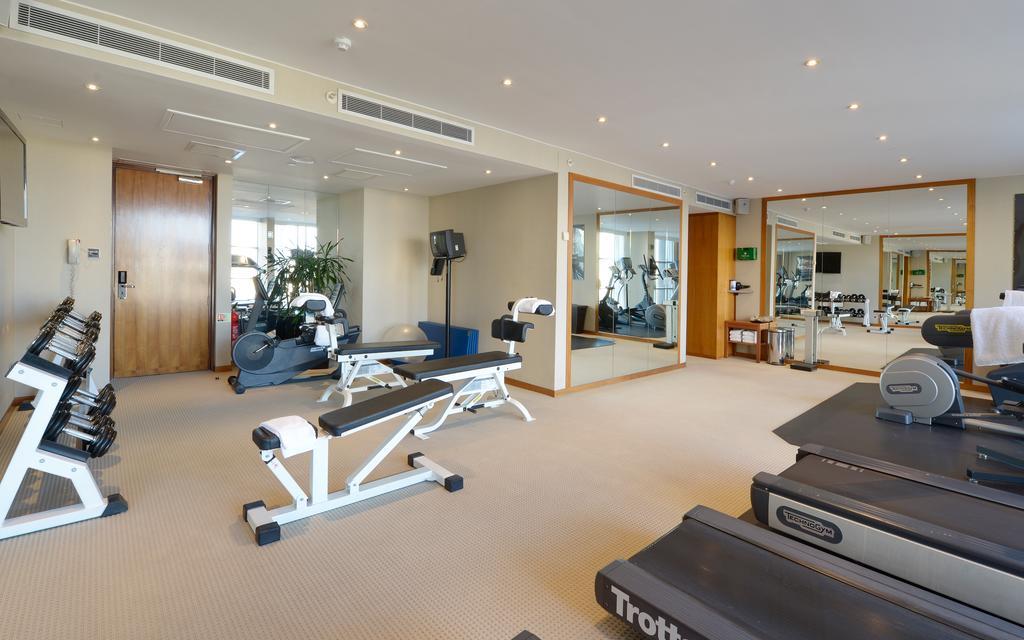 Canary Riverside Plaza Hotel Лондон Экстерьер фото The gym at the 100 Queen's Gate