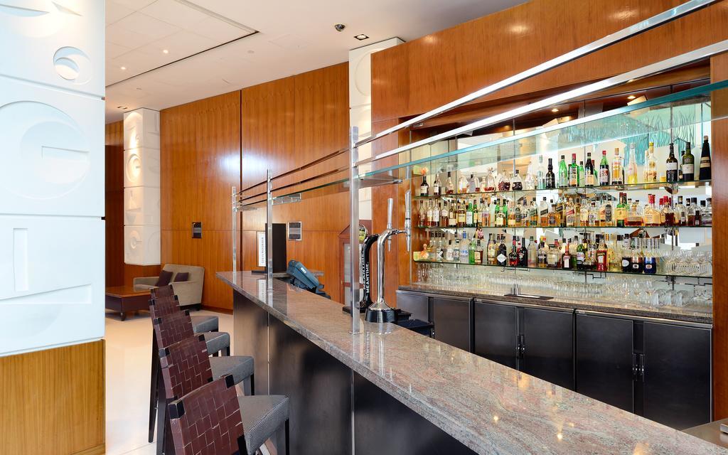 Canary Riverside Plaza Hotel Лондон Экстерьер фото The bar at the 2008-opened lounge