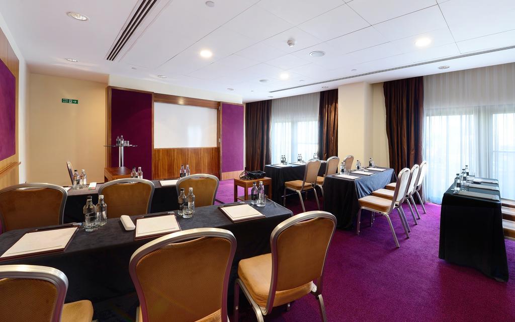 Canary Riverside Plaza Hotel Лондон Экстерьер фото Meeting room
