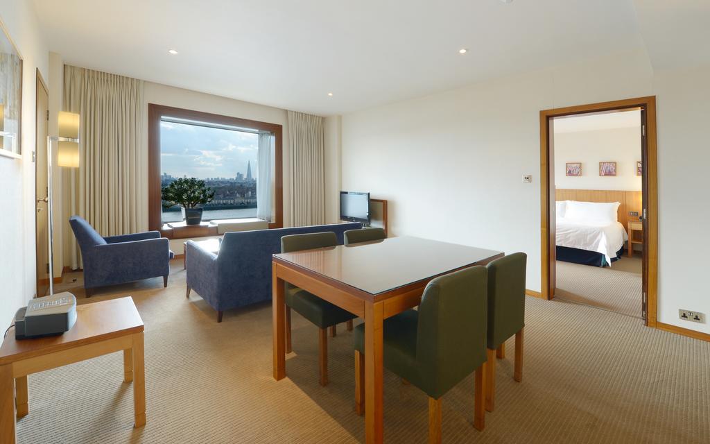 Canary Riverside Plaza Hotel Лондон Экстерьер фото A suite at the InterContinental London - The O2