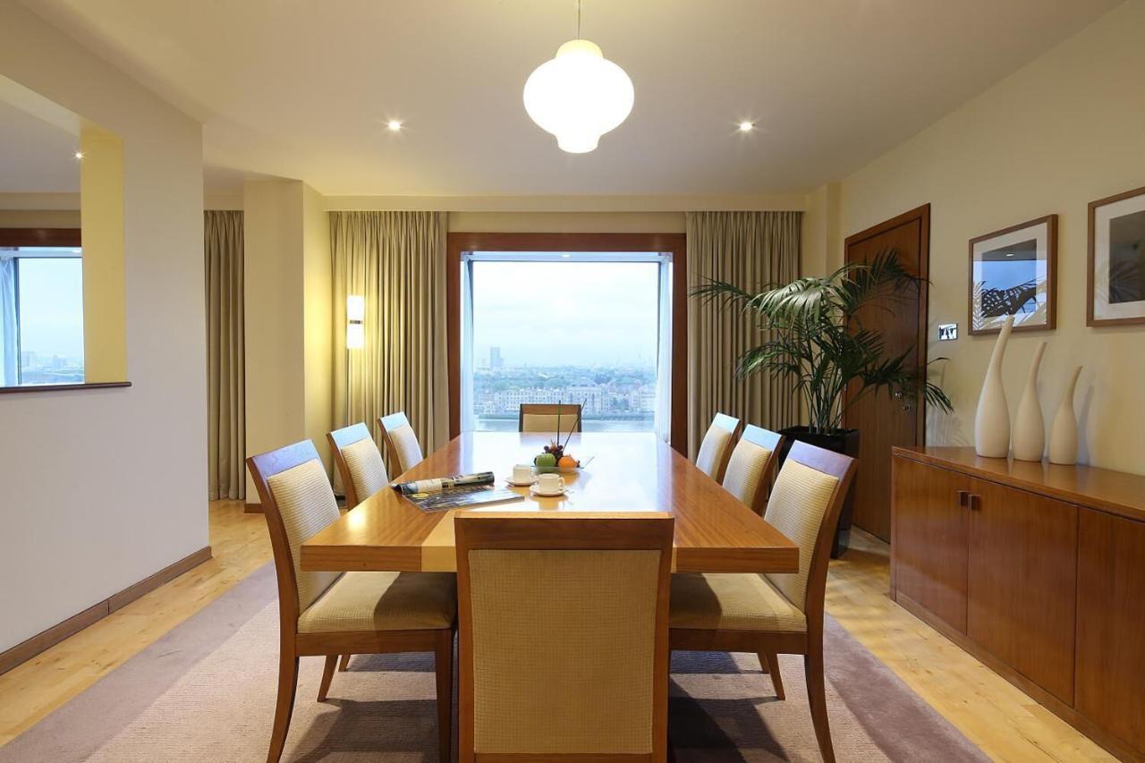Canary Riverside Plaza Hotel Лондон Экстерьер фото A dining room